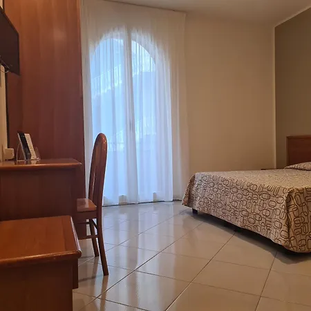 Alexander 3* Giardini Naxos