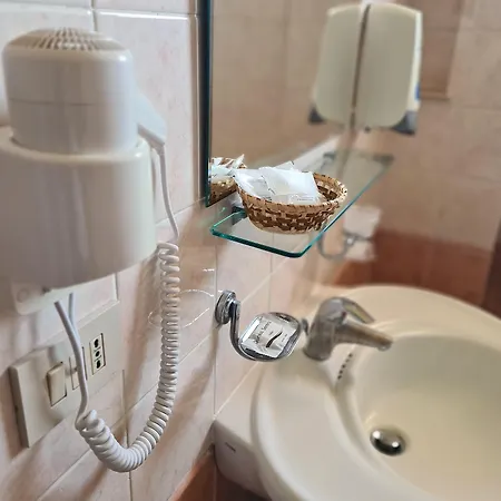 Alexander Hotel 3*