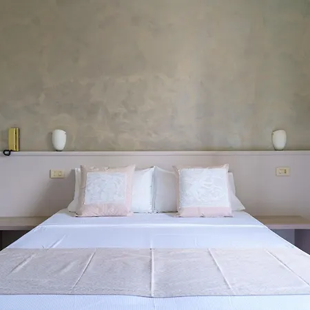 Alexander Hotel 3*