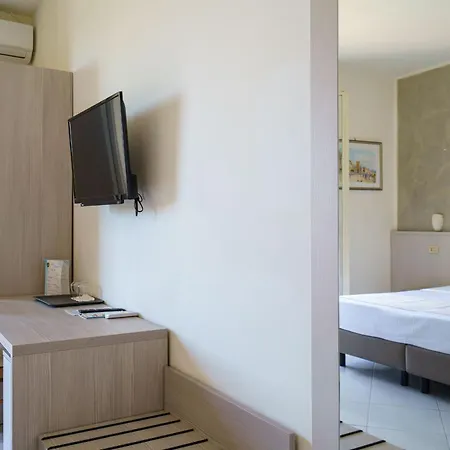 Alexander Hotel 3*