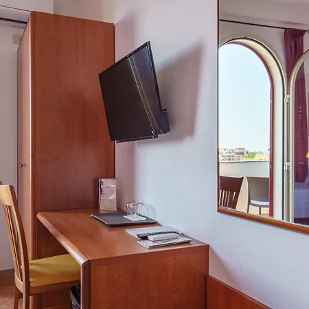 Alexander Hotel 3*