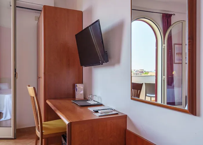 Alexander فندق 3*